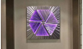 Srebrna metalowa grafika ścienna - Metalowe podświetlenie LED RGB 20 kolorów - Trójkąty 50x50cm