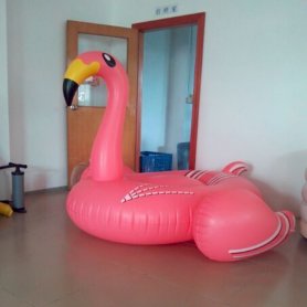 Flamingo pool float - sommarens hit!