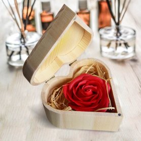 Rózsa dobozban, szívvel - Luxus szappanvörös rózsák