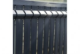 Recinzione Strisce in PVC per pannelli rigidi - RIEMPIMENTO IN PLASTICA verticale PER RETE E PANNELLI