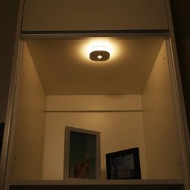 Luz redonda LED magnética alimentada por una batería 3xAAA 1,5V con sensor de movimiento