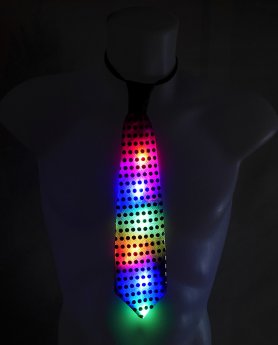 Accendi cravatta con colori RGB
