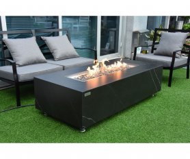 Luxusní a stylové plynové ohniště jako stůl z keramického černého mramoru