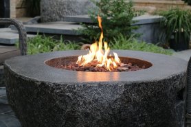 Chimenea de gas en forma de mesa de piedra - Mesa exterior circular de granito natural 2en1