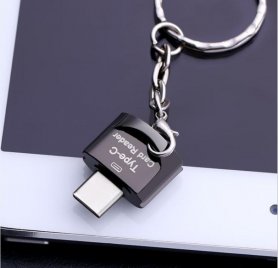 Pendentif avec lecteur de carte microSD USB-C
