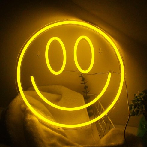 Smile - reclamă cu logo neon cu LED care strălucește pe perete Smiley