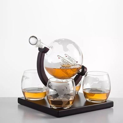 Globe decanter met schip - Whiskey karaf set met houten standaard + 4 glazen + 9 stenen