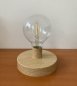 Lampe à ampoule - Lampe de table LED sur socle en bois (plateforme)