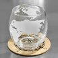 Globe decanter met schip - Whiskey karaf set met houten standaard + 4 glazen + 9 stenen