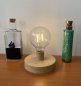 Lampe à ampoule - Lampe de table LED sur socle en bois (plateforme)