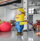 Chico inflable bailando - Inflable bailarín de aire con soplador con mano que agita - MINION 3m